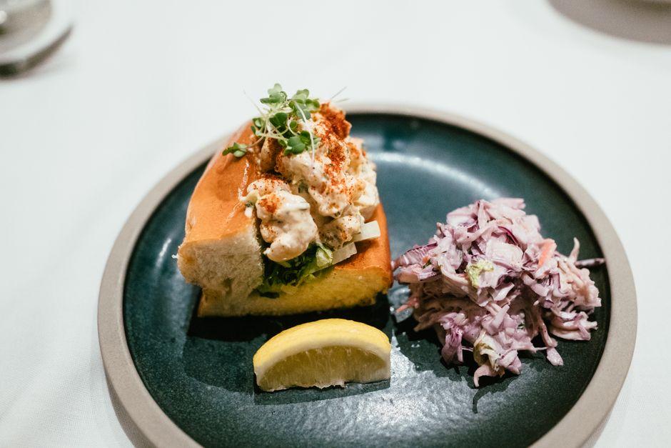 The best lobster roll: Find out how to enjoy a fresh, flavorful sandwich every time